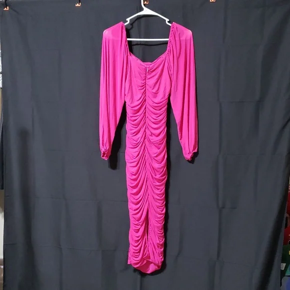 Elegant Pink/Fuschia Women's Ruched Bodycon Dress.  Size: Medium - Picture 7 of 7